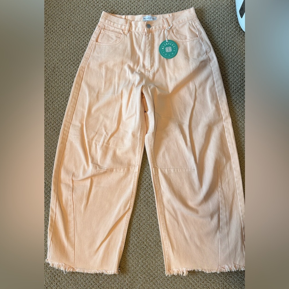 Women's Peach Barrel Jeans - Picture 2 of 5